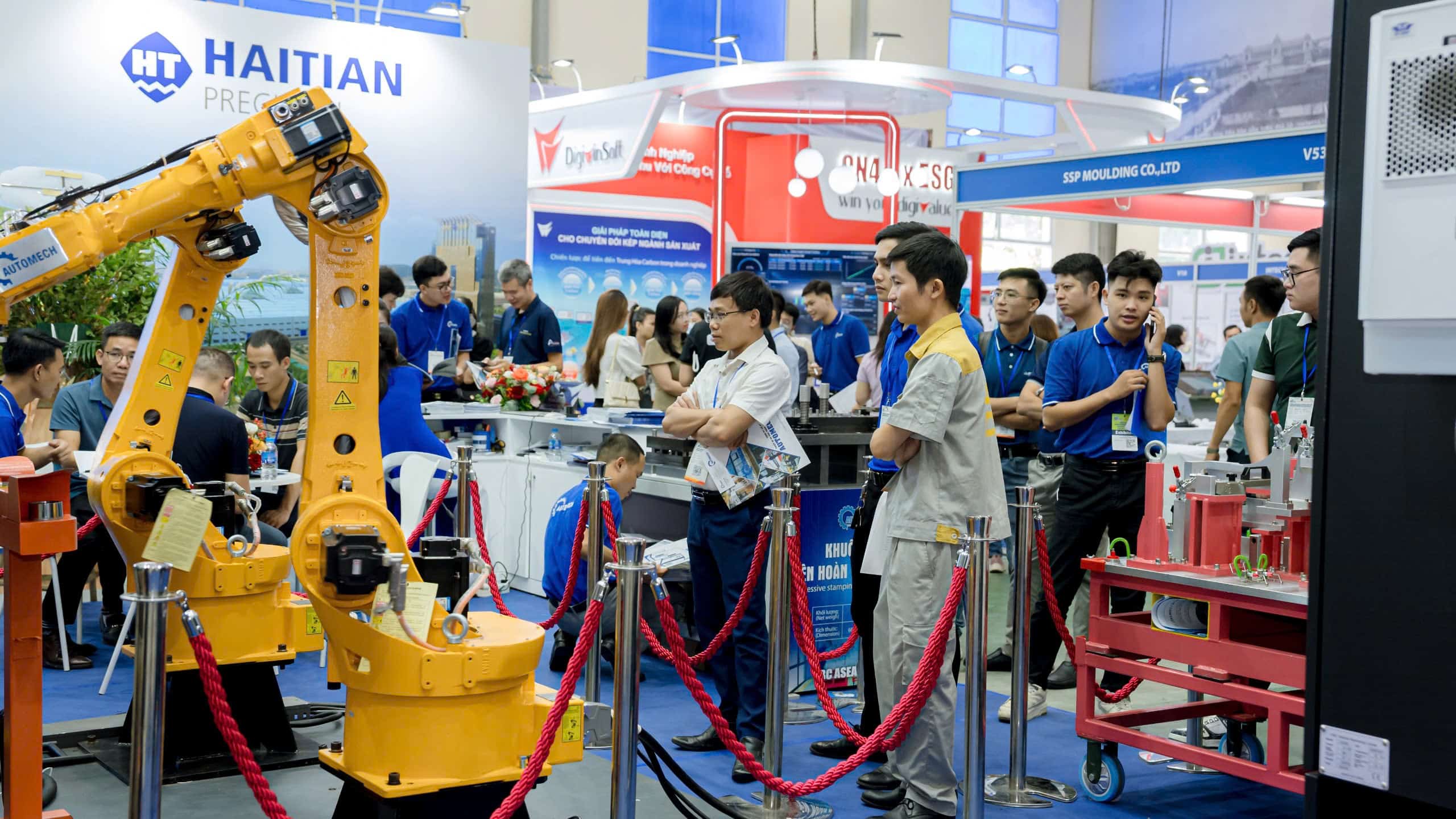 Khách hàng dành sự quan tâm đặc biệt tới các giải pháp máy dập Yadon do Automech cung cấp